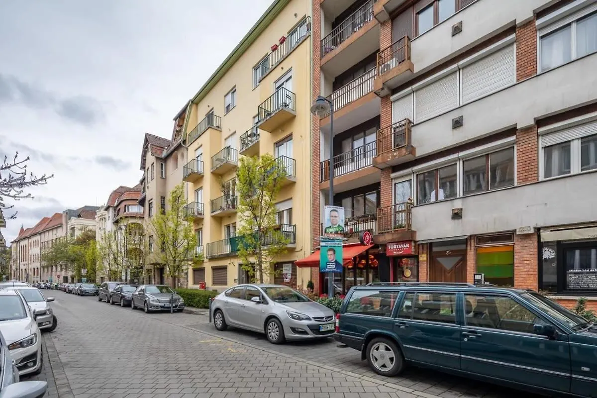 Quiet Charming Apartment Near The Center Budapest
